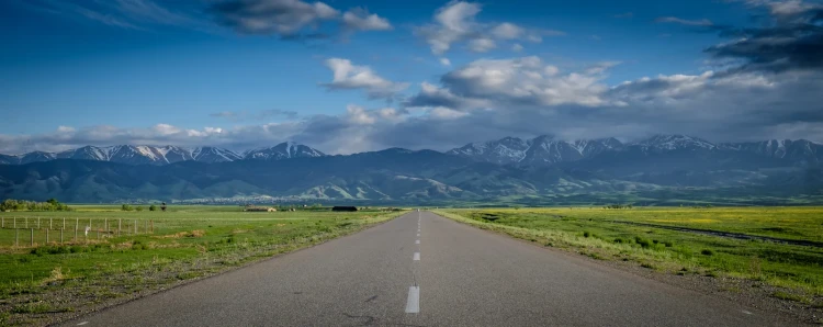 road-to-saty-village-mountains.webp